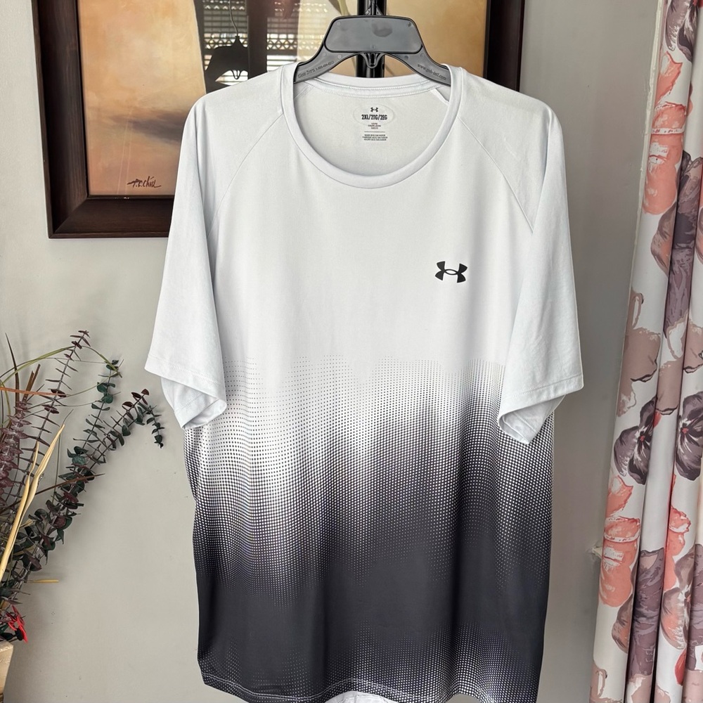 Under Armour Men's Gradient‎ Black and White Tee
